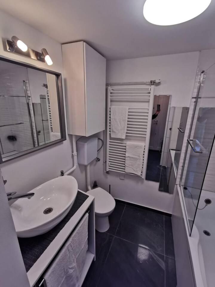 Modern Flat With Perfect Location Apartment